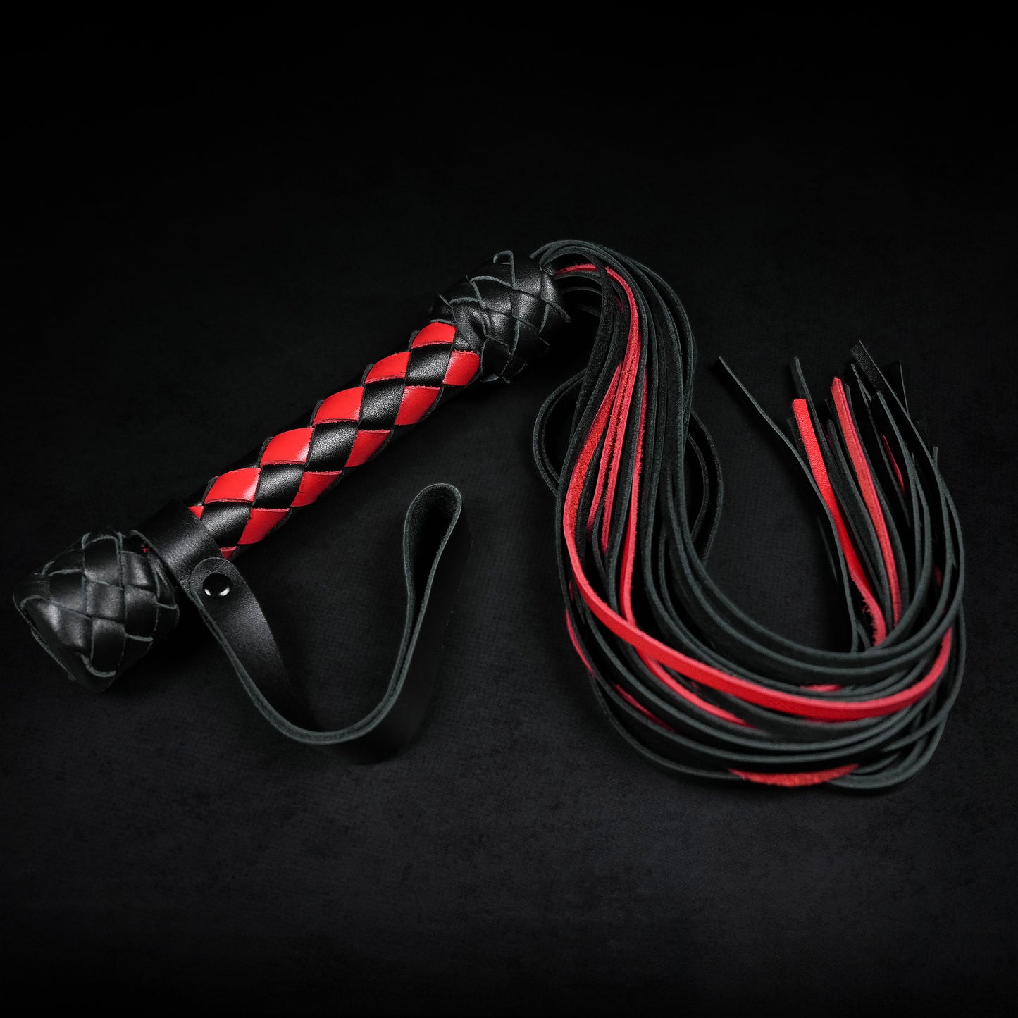 TORROSS™ Obsidian Vex Flogger