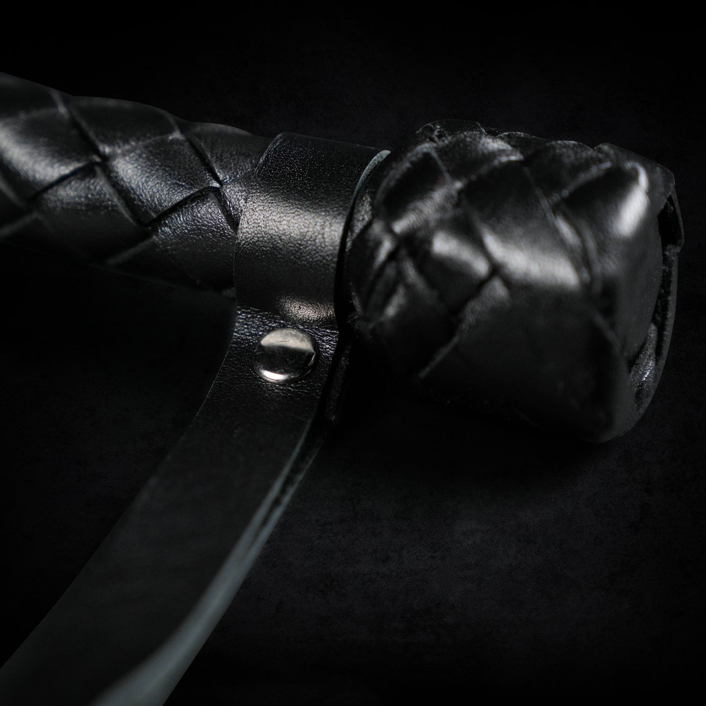 TORROSS™ Obsidian Vex Flogger