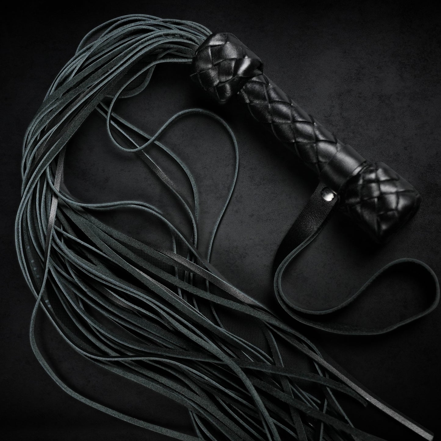 TORROSS™ Obsidian Vex Flogger