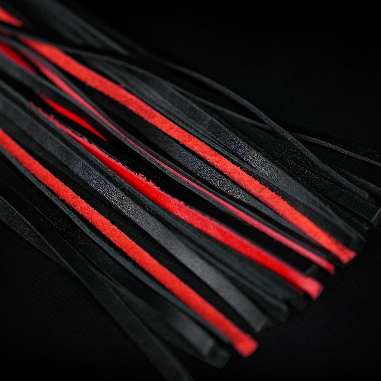 TORROSS™ Obsidian Vex Flogger