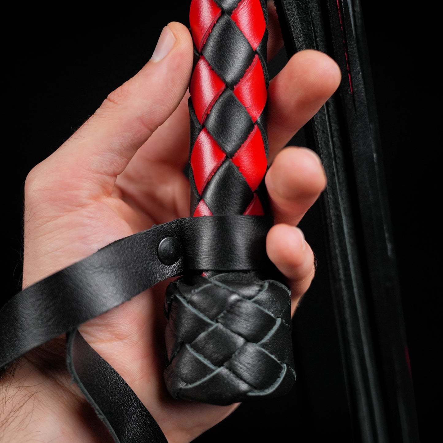 TORROSS™ Obsidian Vex Flogger