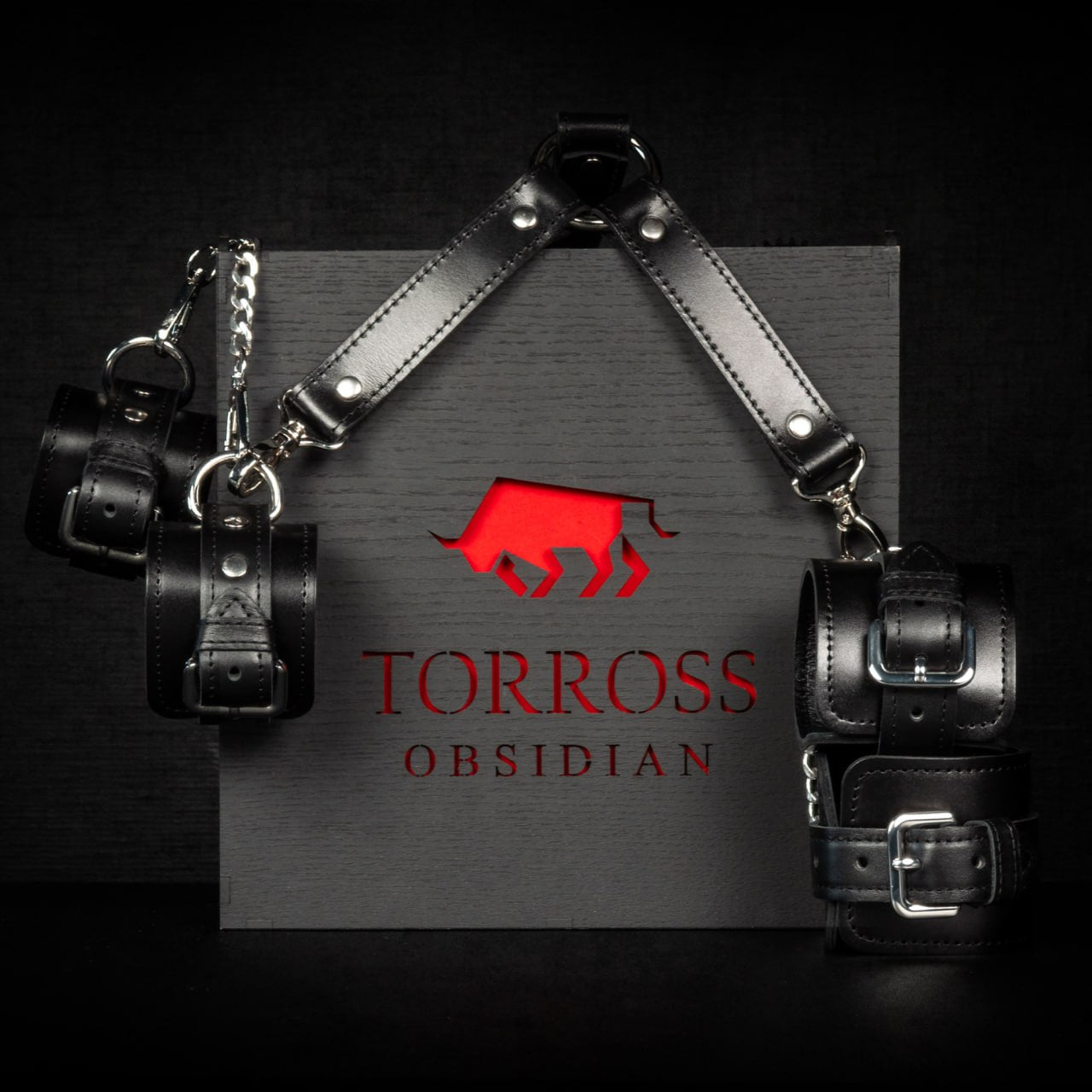 صليب عبودية من حجر الأوبسيديان من TORROSS™ على شكل حرف "Y